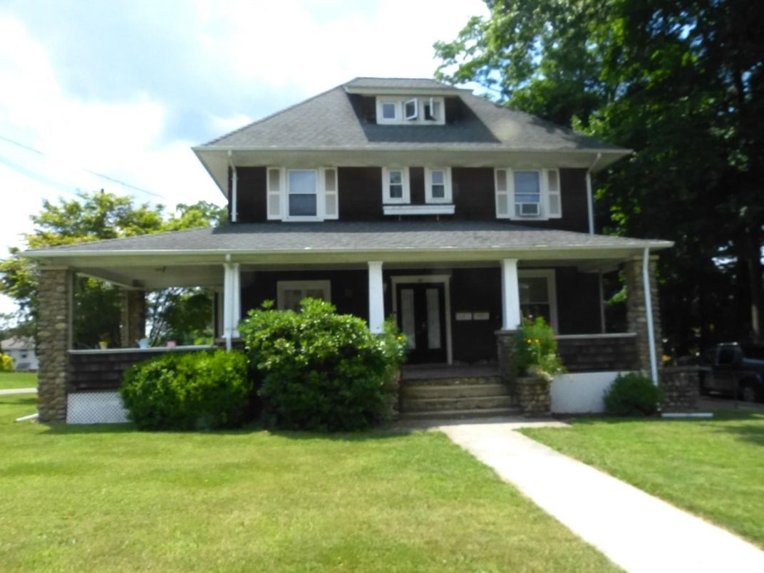 Exterior, Facade, American Foursquare