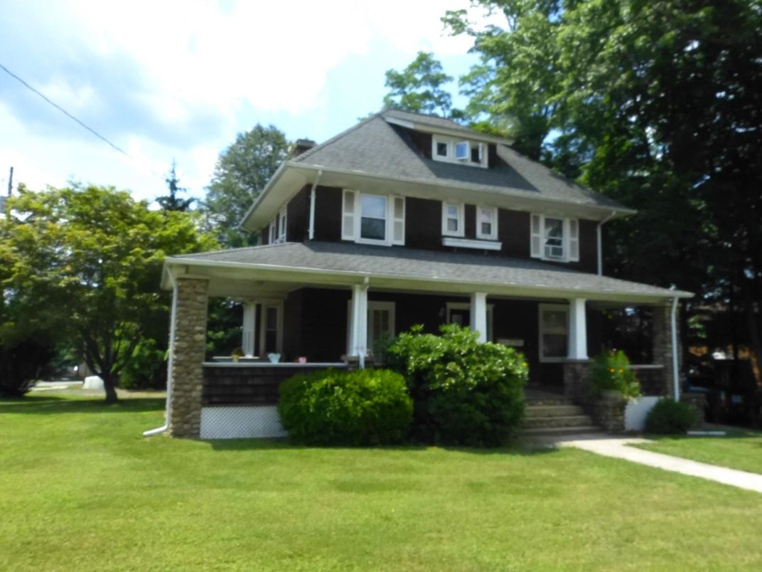 Backyard, Exterior, Facade, American Foursquare
