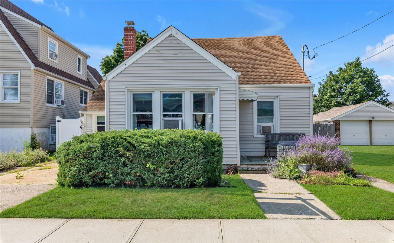 Detached Garage, Exterior