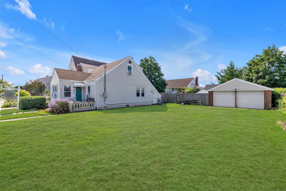 Backyard, Detached Garage, Exterior