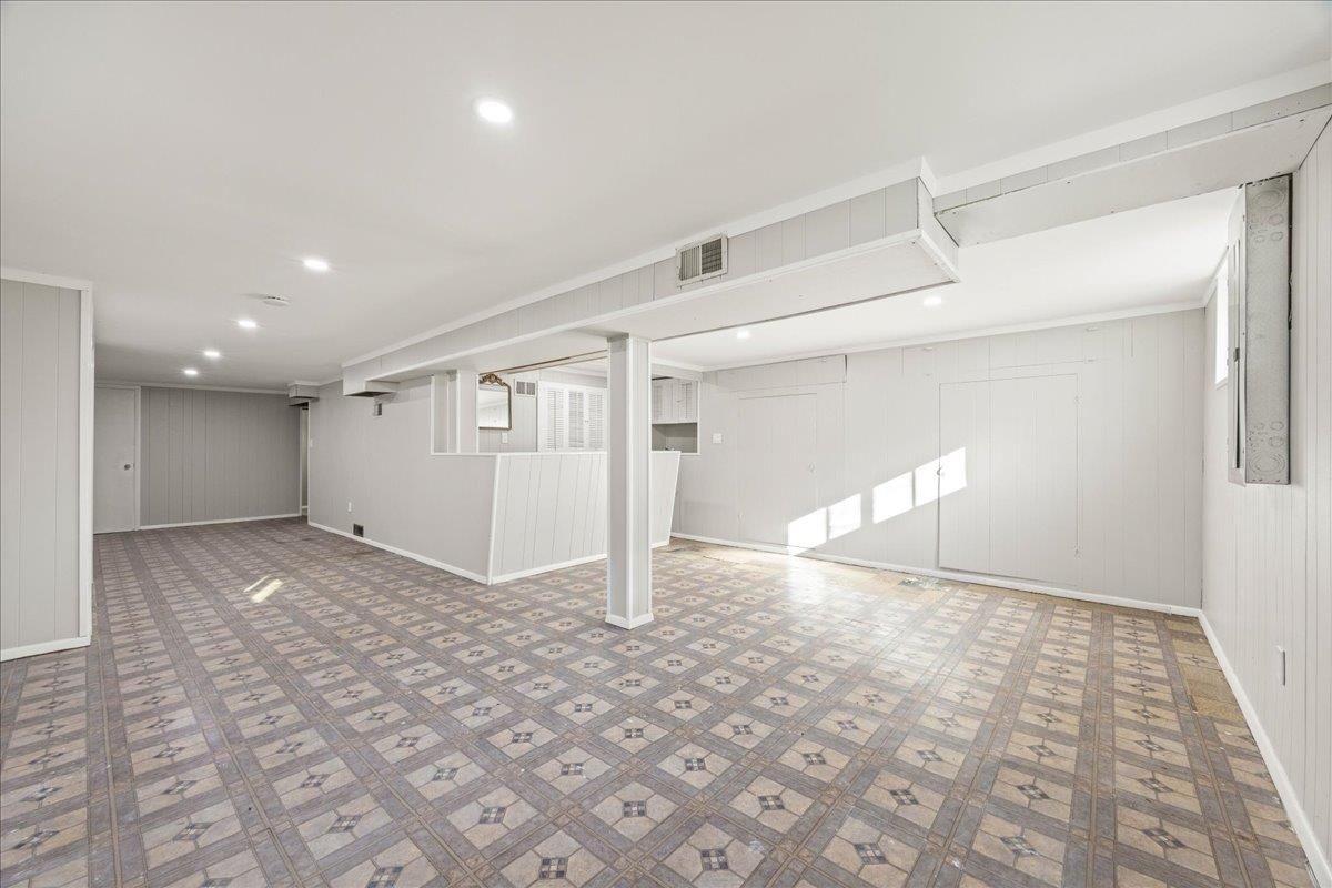 Empty room, Interior, Recessed Lighting