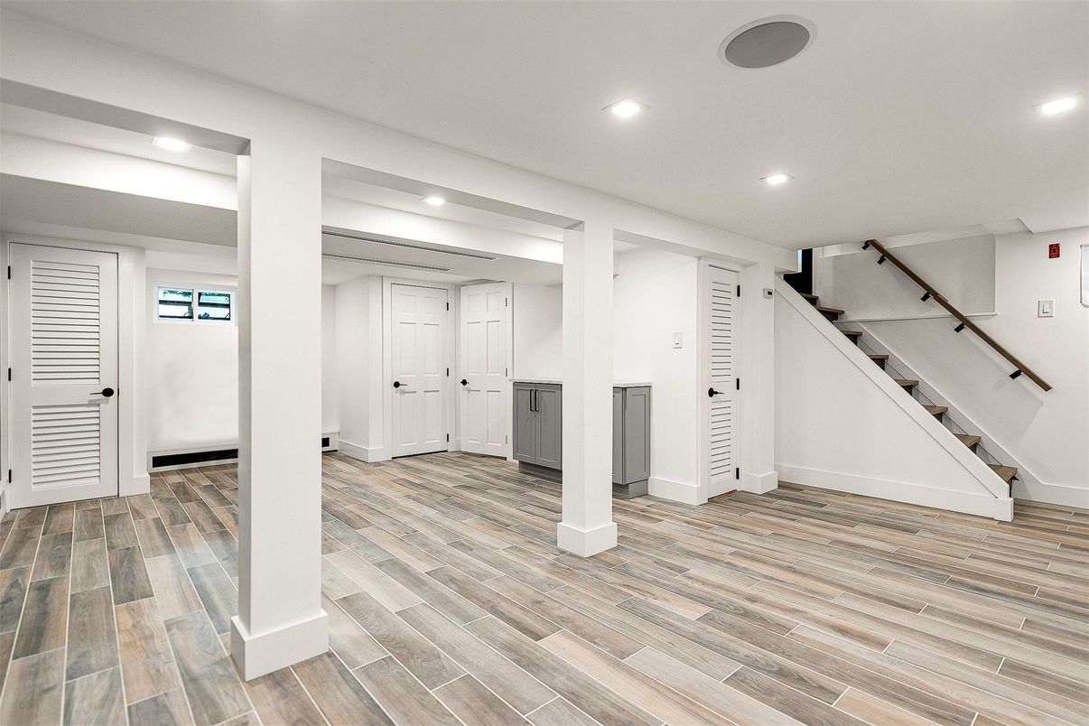 Empty room, Interior, Recessed Lighting, Wood Texture Flooring