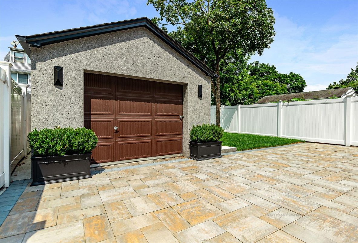 Detached Garage, Exterior
