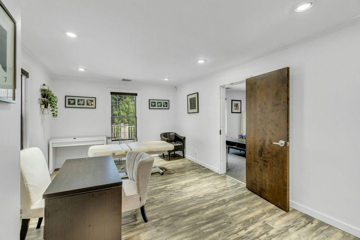 Home Office, Interior, Recessed Lighting, Wood Texture Flooring