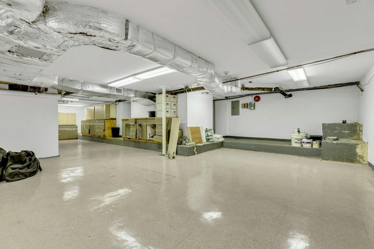 Garage, Interior
