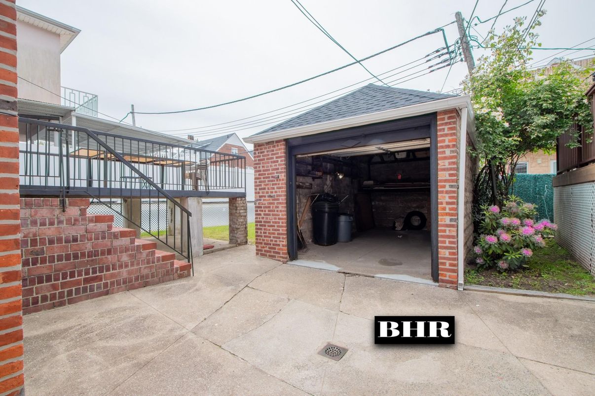 Detached Garage, Exterior