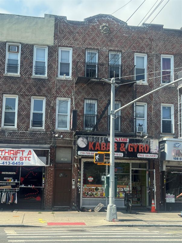 Exterior, Facade, Brick Facade, Rowhouse