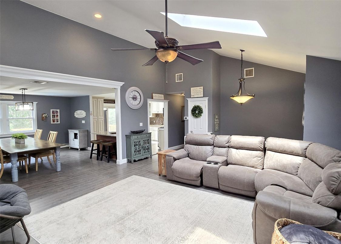 Dining room, Interior, Living room, Pendant Lights, Recessed Lighting, Wood Texture Flooring
