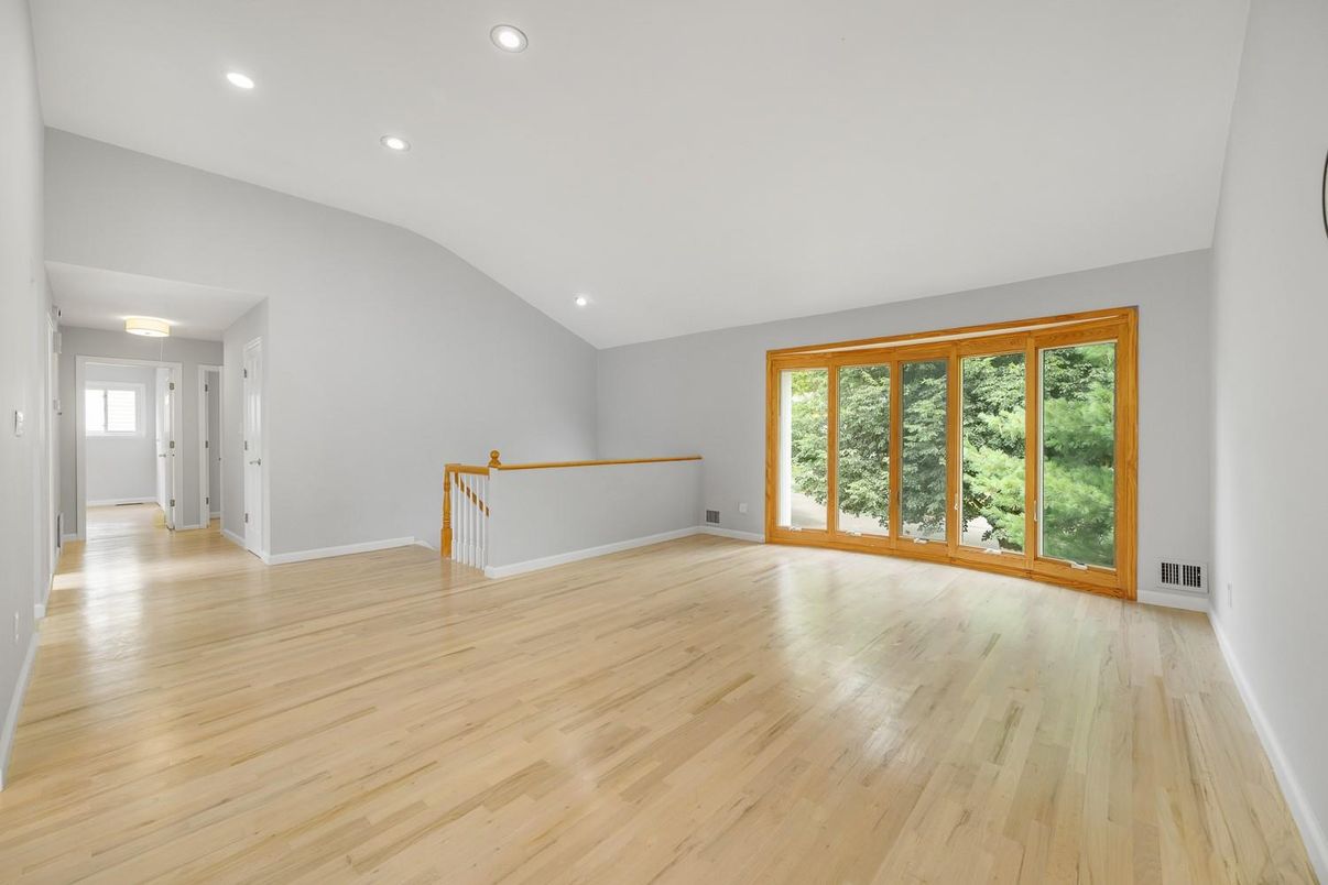 Empty room, Interior, Recessed Lighting, Wood Texture Flooring