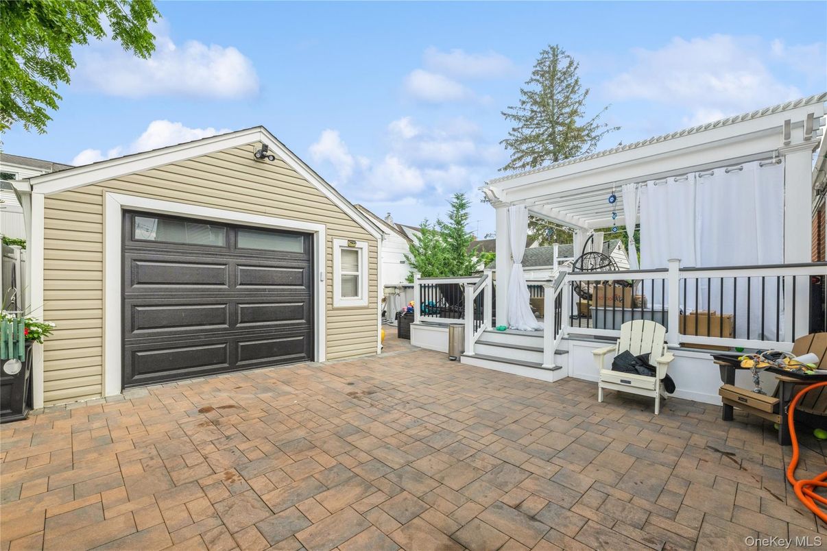 Detached Garage, Exterior