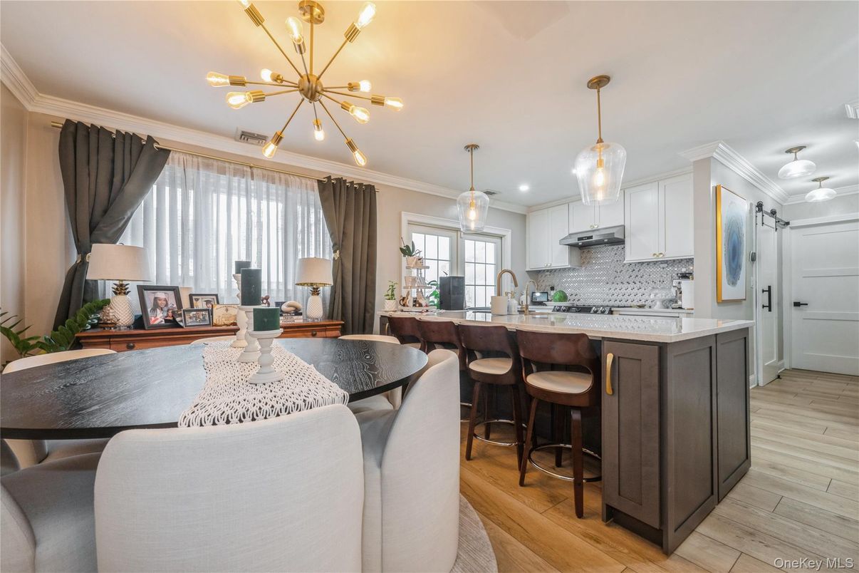 Dining room, Interior, Kitchen, Pendant Lights, Recessed Lighting, Wood Texture Flooring