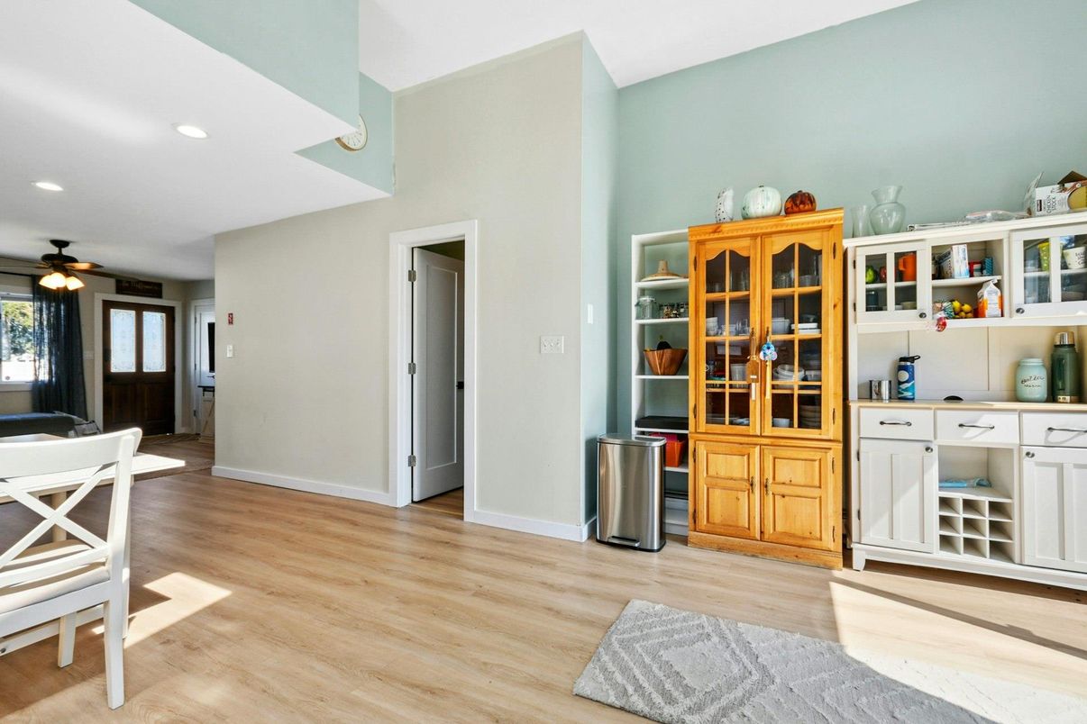 Interior, Recessed Lighting, Wood Texture Flooring