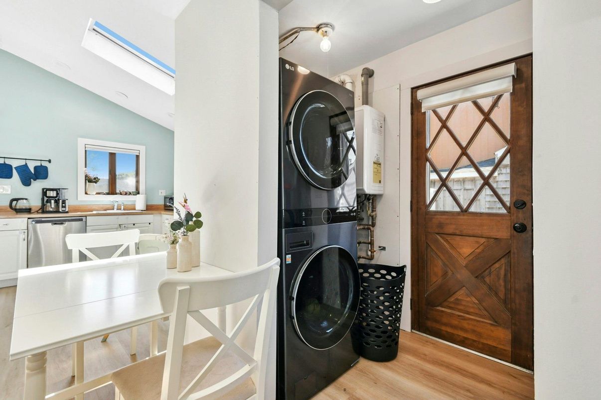 Interior, Utility Closets, Washer, Wood Texture Flooring