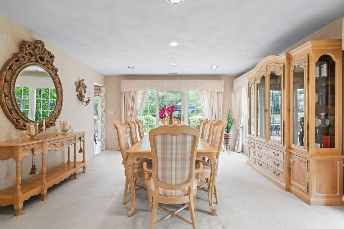 Dining room, Interior, Recessed Lighting