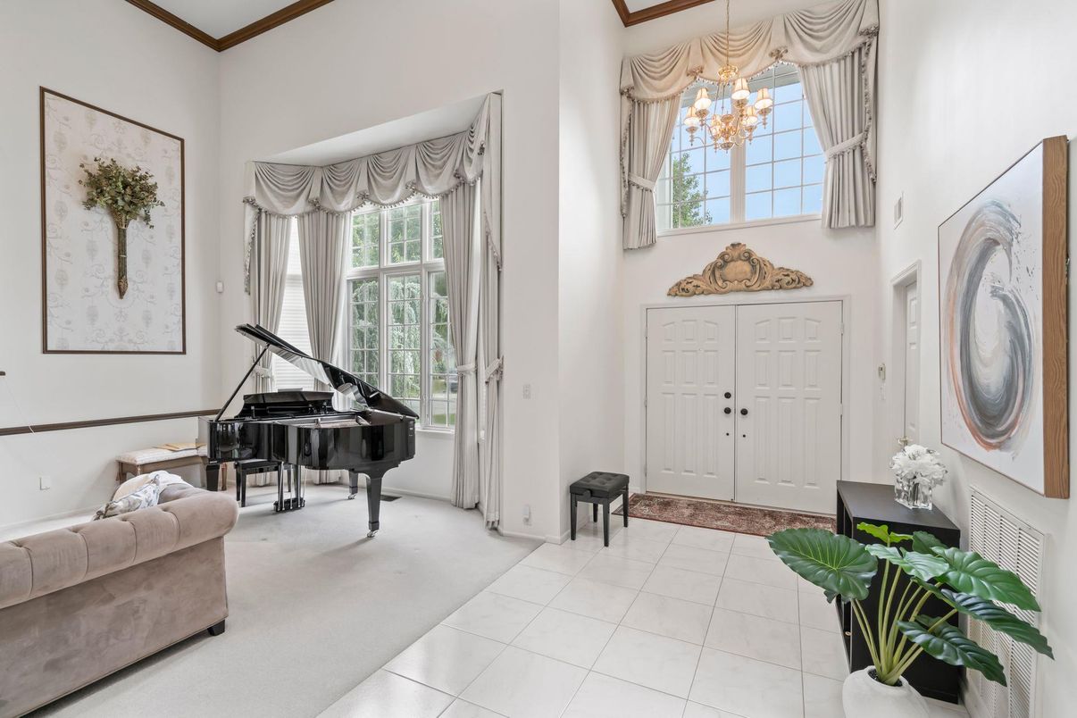 Chandelier, Interior, Piano