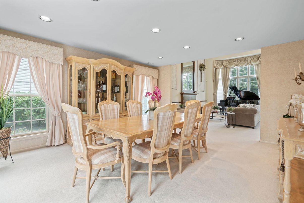 Dining room, Interior, Piano, Recessed Lighting