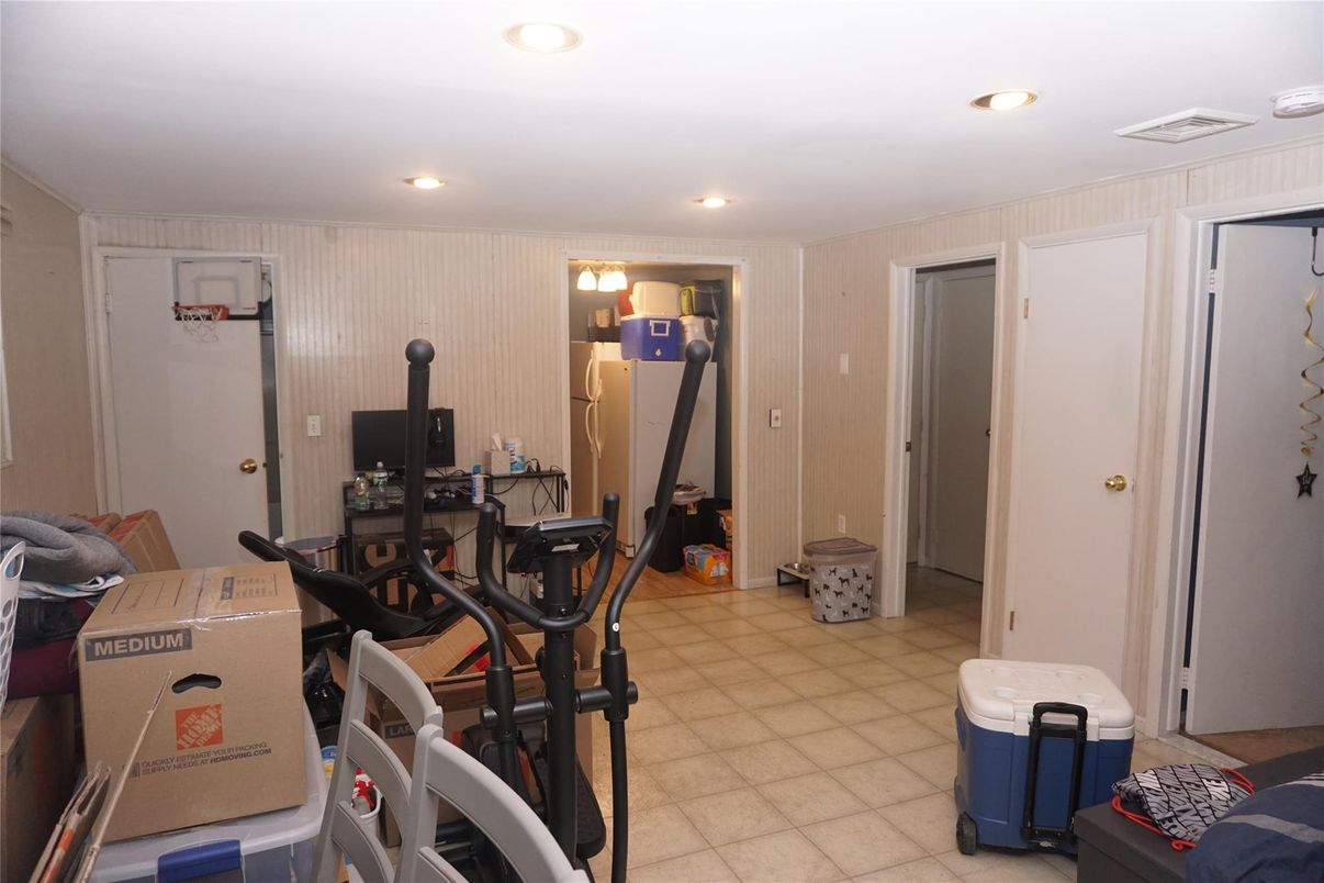 Fitness Equipment, Interior, Recessed Lighting