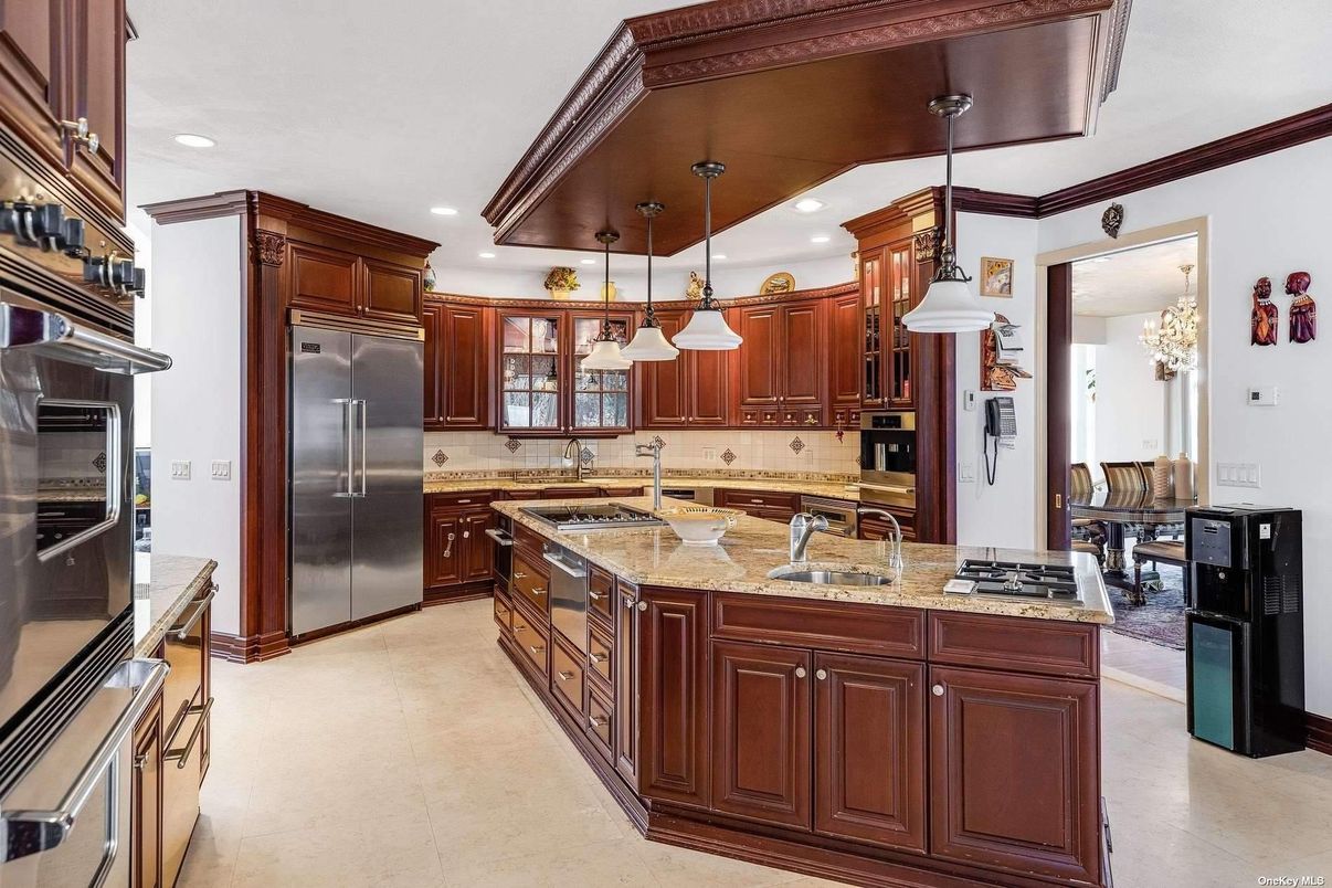 Chandelier, Dining room, Interior, Kitchen, Pendant Lights, Recessed Lighting, Stainless Steel Appliances