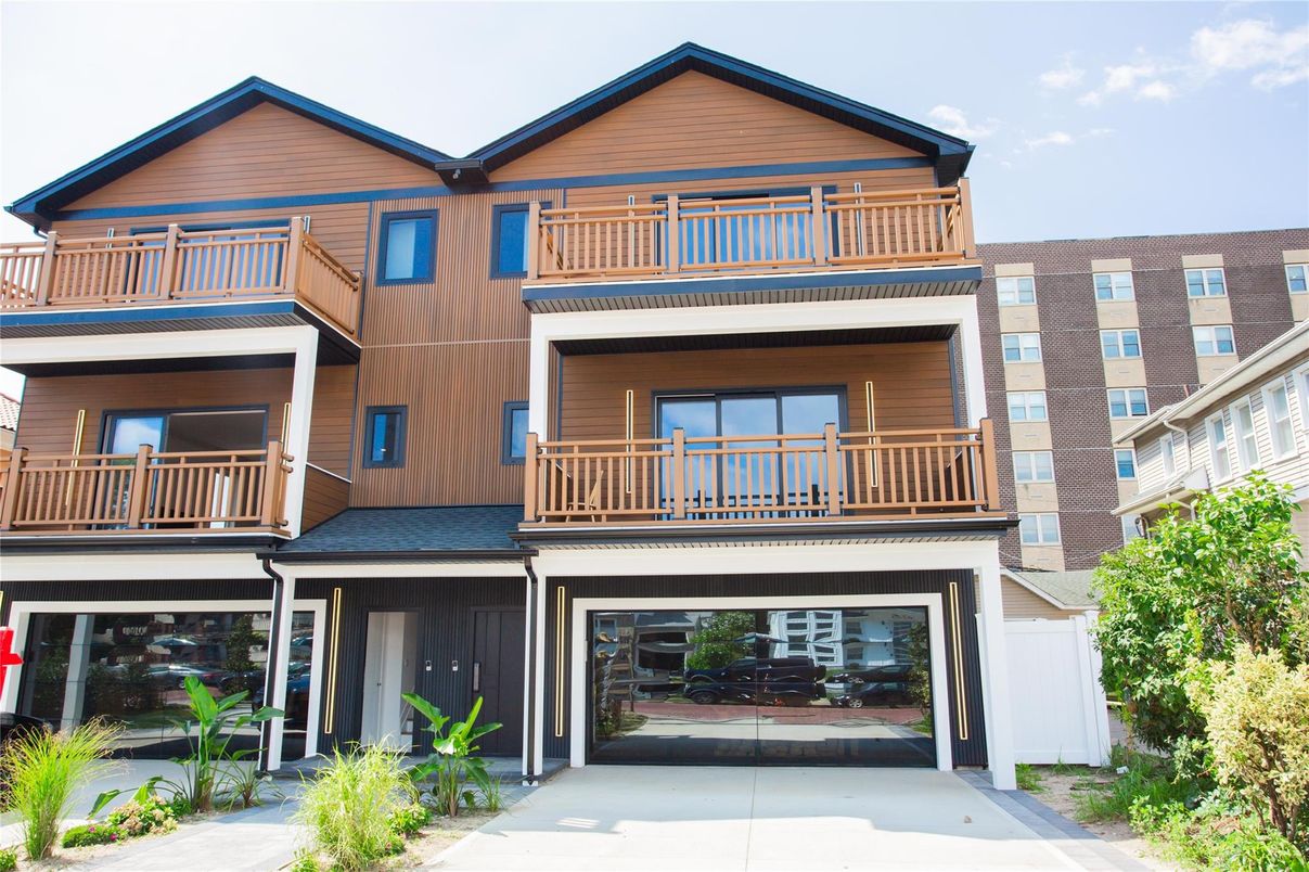 Exterior, Facade, American Craftsman