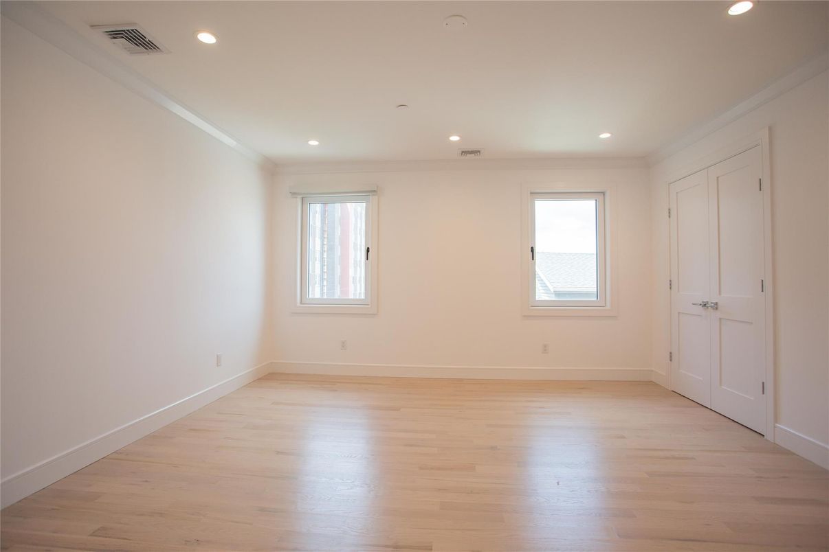 Empty room, Interior, Recessed Lighting, Wood Texture Flooring