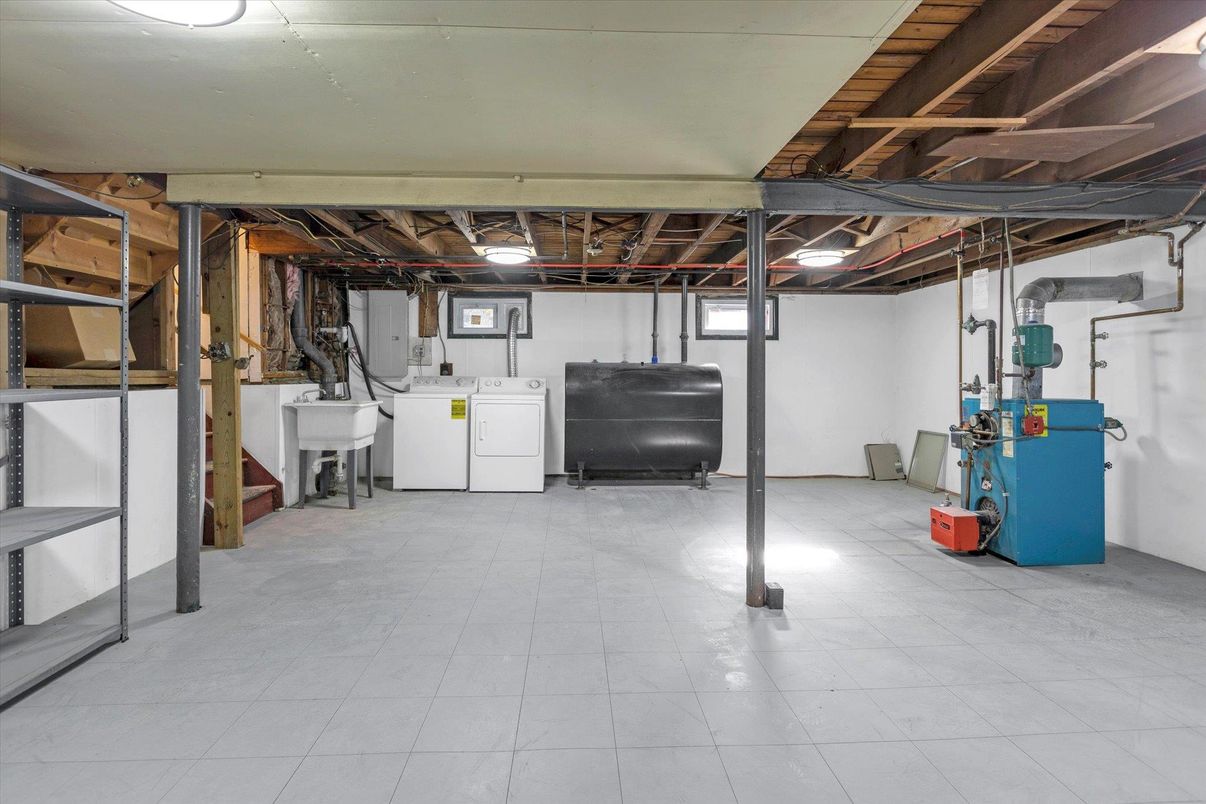 Interior, Washer, Wooden Beams