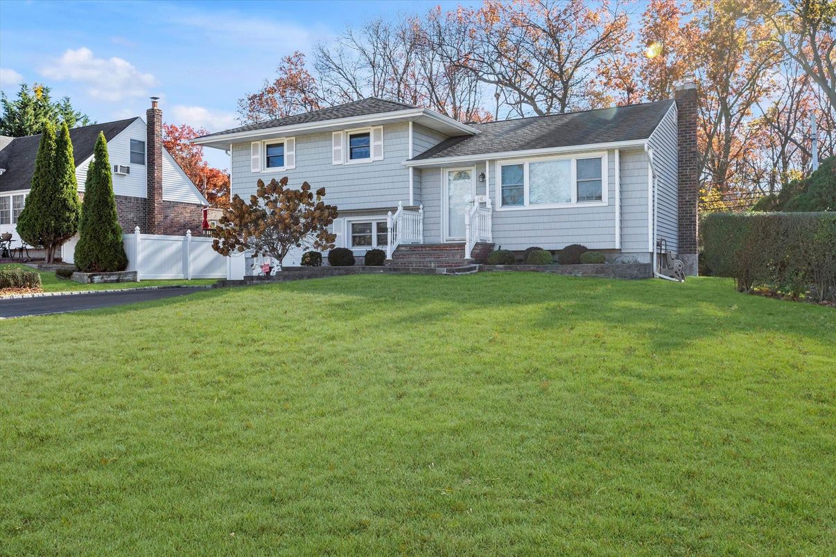 Backyard, Exterior, Facade, Split Level