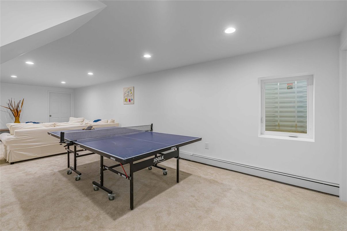 Game Room, Interior, Recessed Lighting