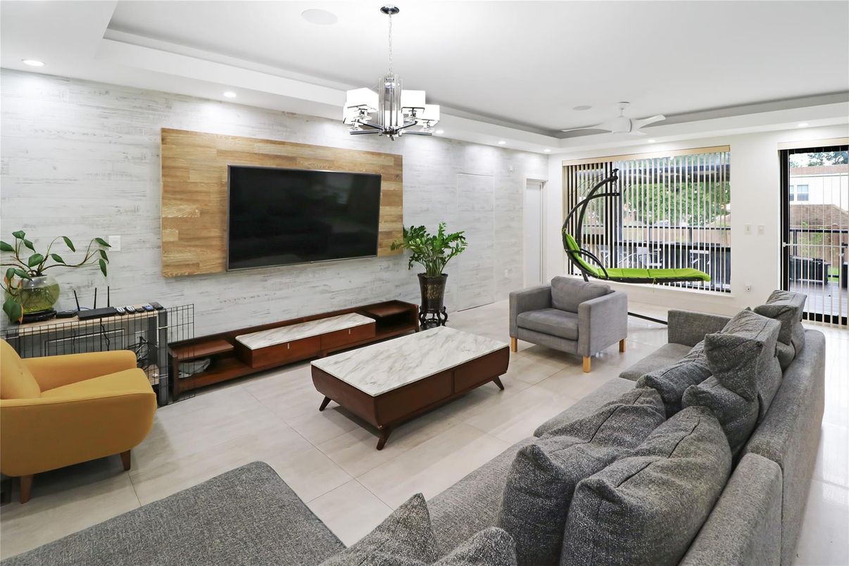 Interior, Living room, Pendant Lights, Recessed Lighting