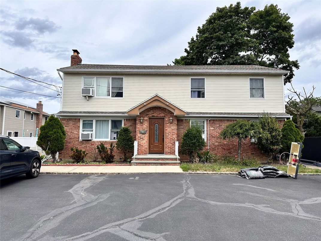 Exterior, Facade, Brick Facade, Split Level