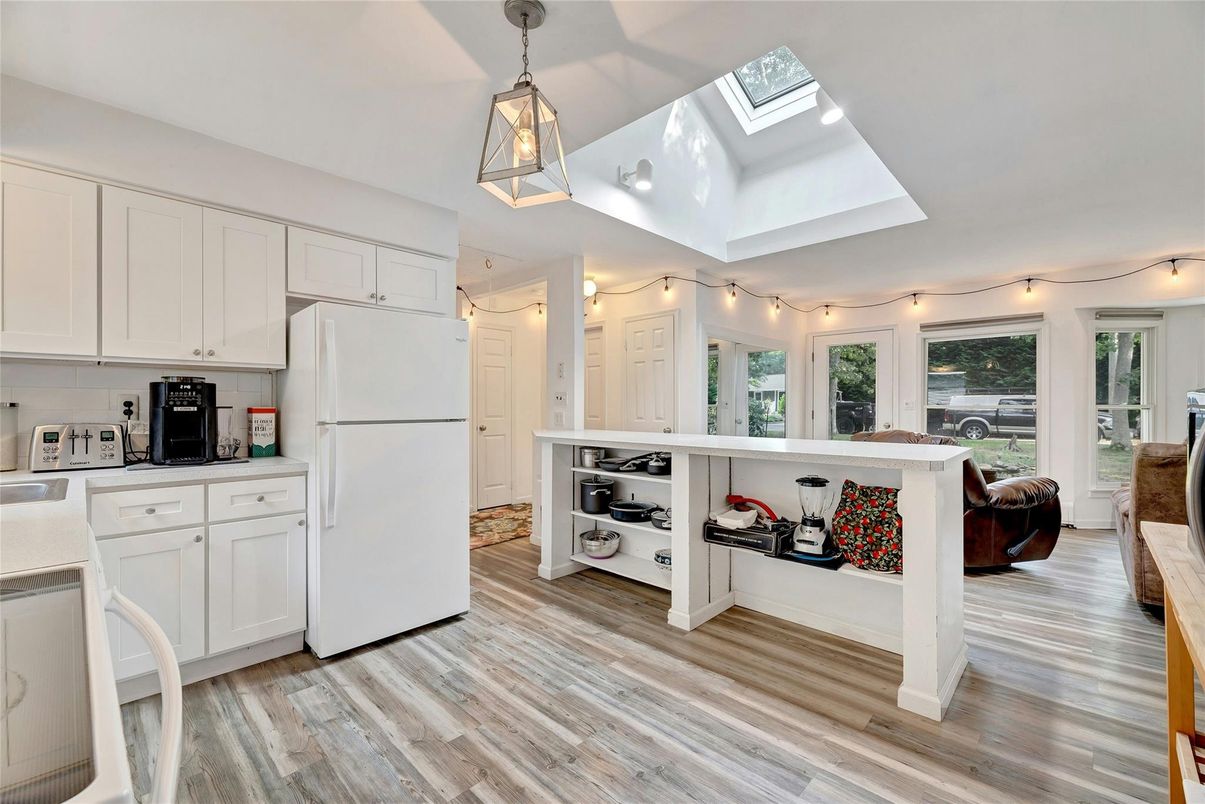 Interior, Kitchen, Pendant Lights, Wood Texture Flooring