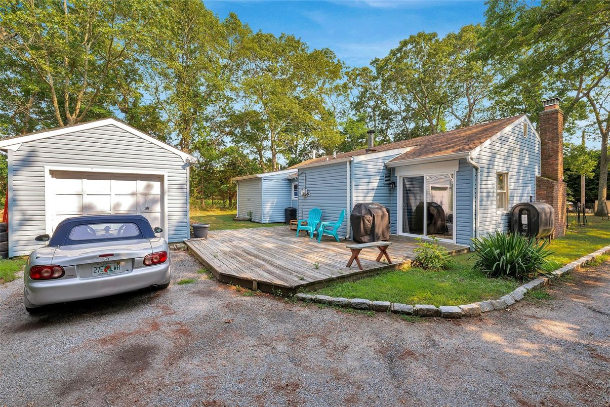 Detached Garage, Exterior