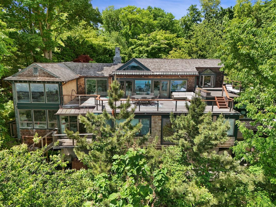 Exterior, Facade, Log Home