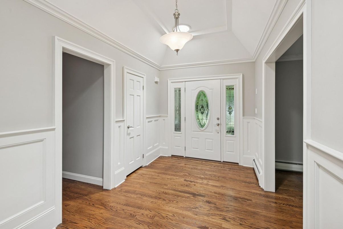 Interior, Pendant Lights, Wood Texture Flooring