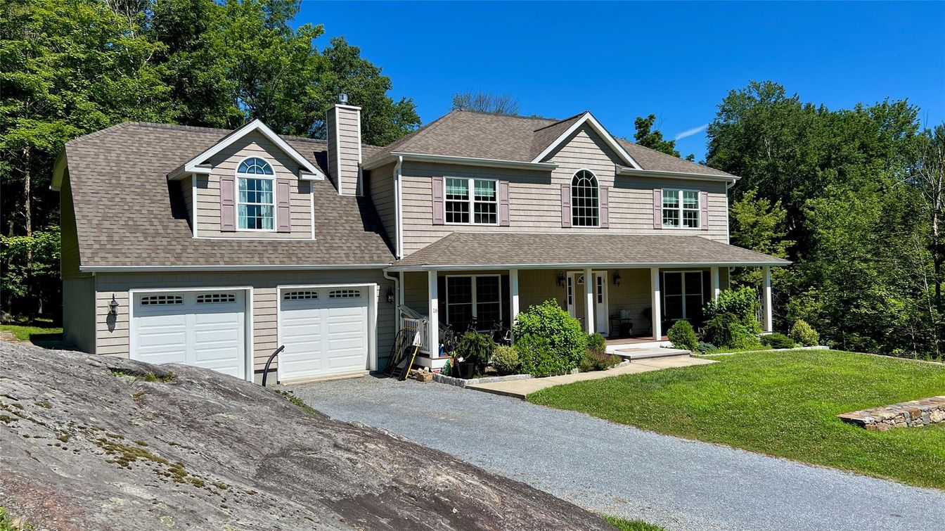 Attached, Exterior, Facade, Farmhouse