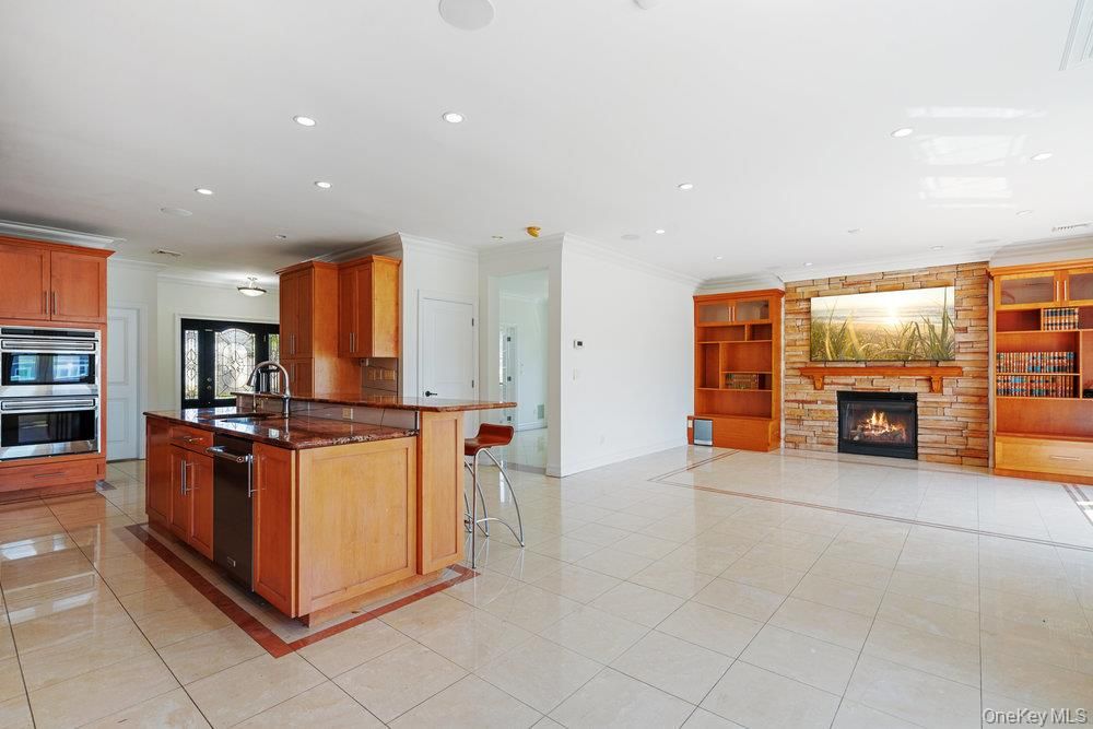 Fireplace, Interior, Kitchen, Recessed Lighting