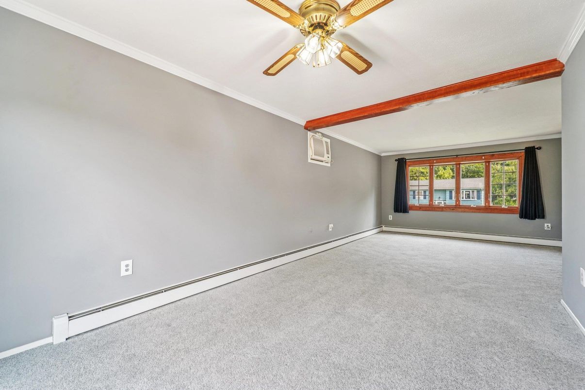 Empty room, Interior, Wooden Beams