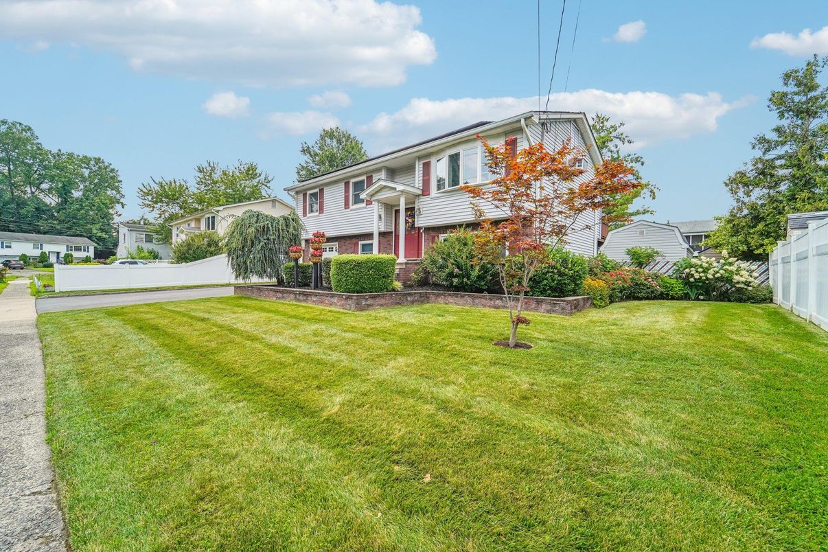 Backyard, Exterior, Facade, Raised Ranch