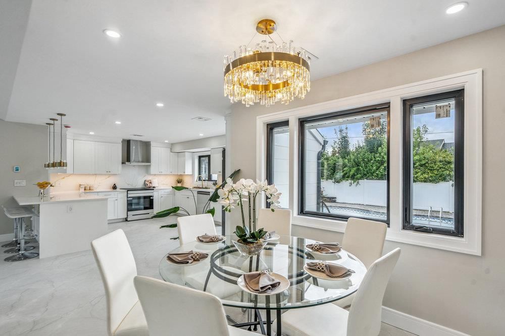 Chandelier, Dining room, Interior, Kitchen, Marble, Recessed Lighting, Stainless Steel Appliances