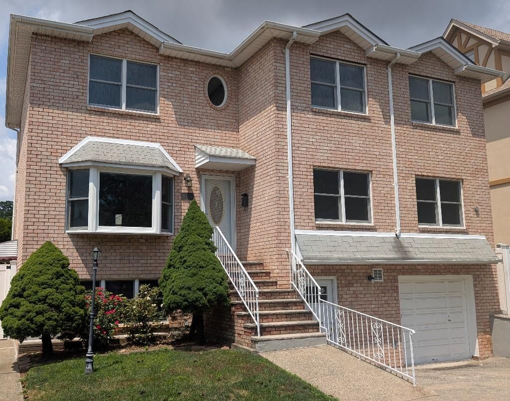Attached, Exterior, Facade, Brick Facade, Rowhouse