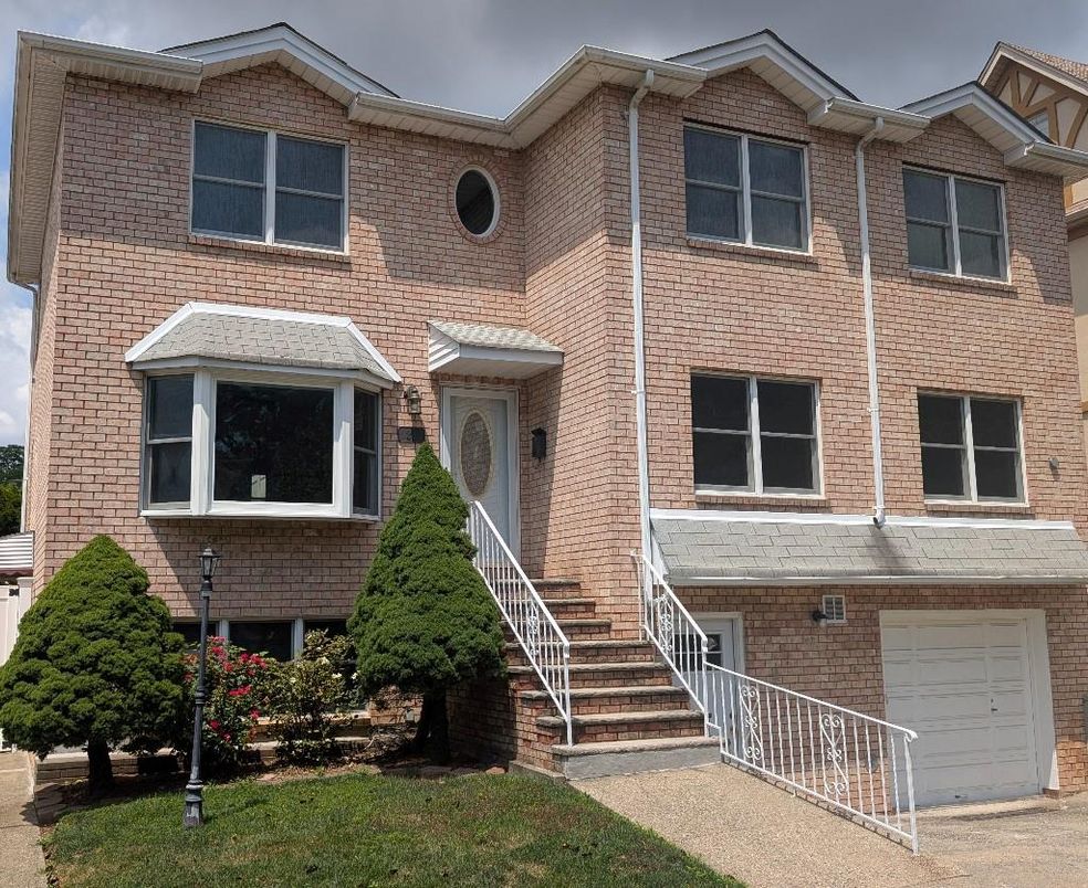 Attached, Exterior, Facade, Brick Facade, Rowhouse