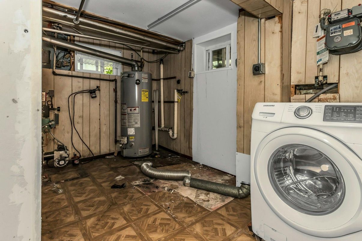 Interior, Washer, Wooden Walls
