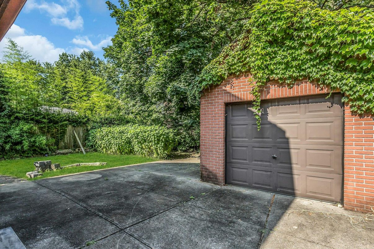 Detached Garage, Exterior
