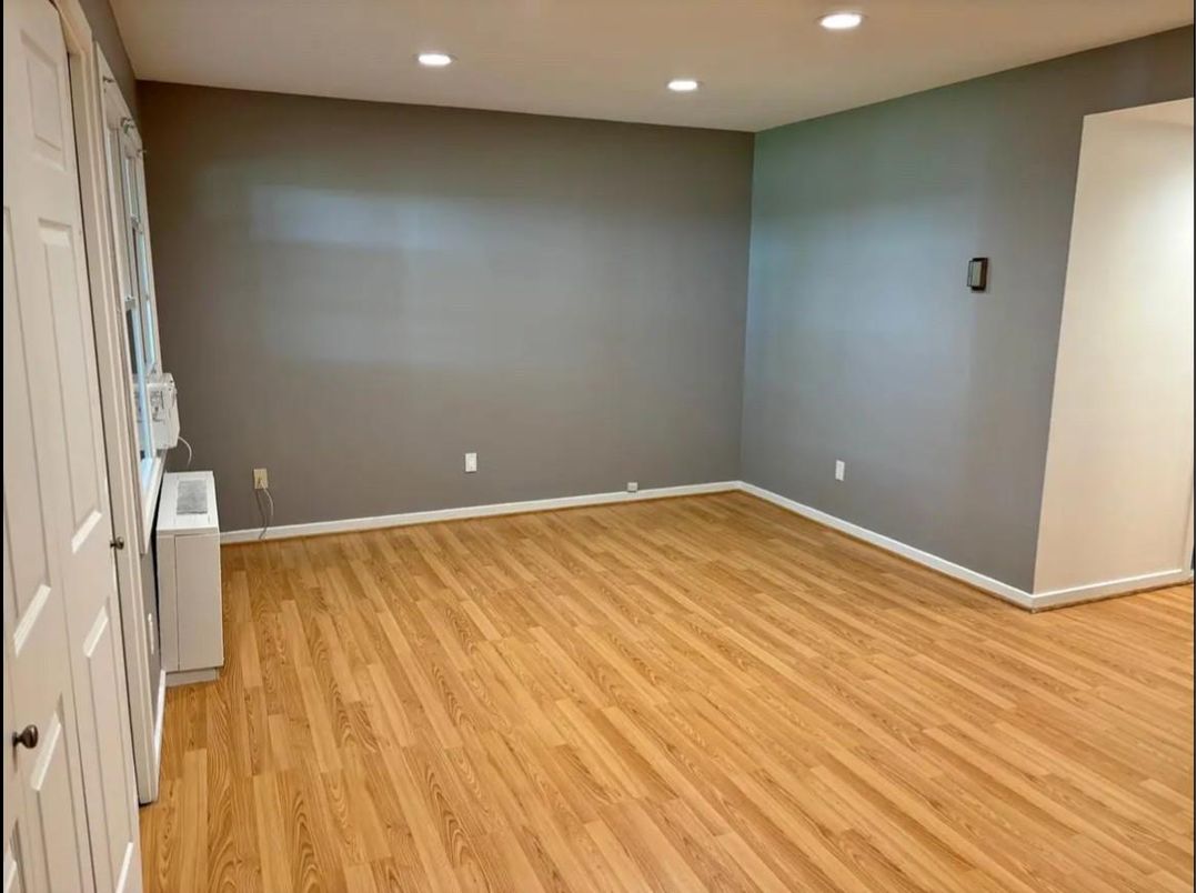Empty room, Interior, Recessed Lighting, Wood Texture Flooring