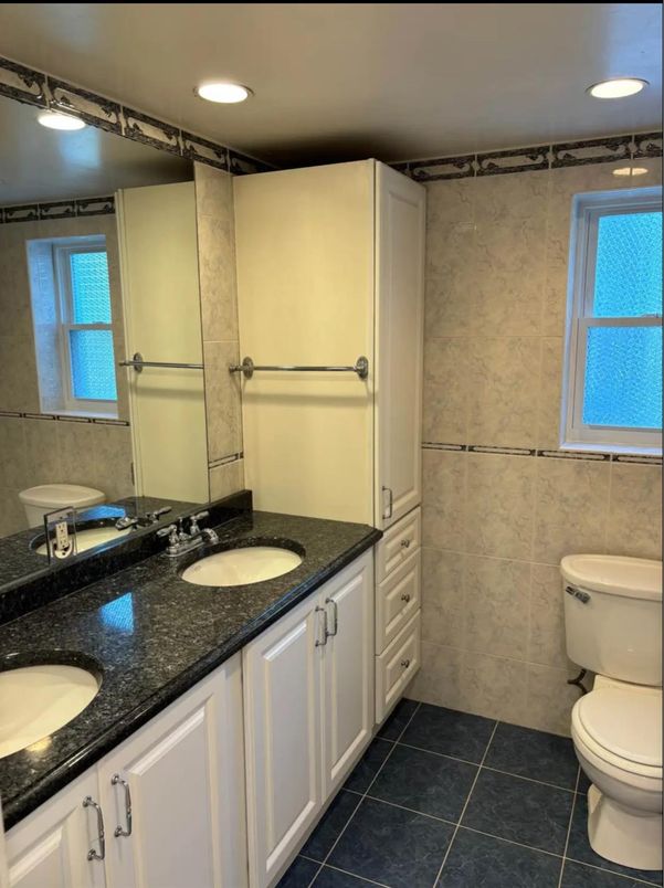 Bathroom, Dual Sink Vanities, Interior, Recessed Lighting