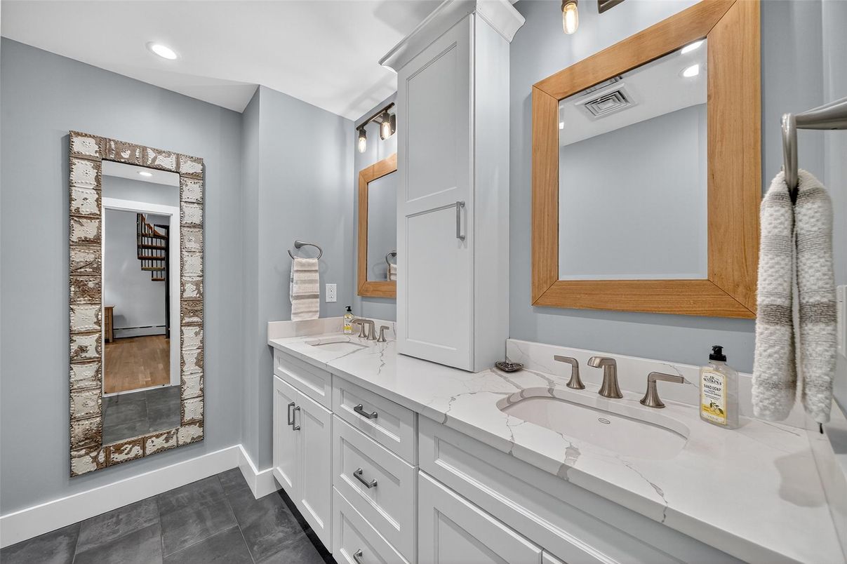 Bathroom, Dual Sink Vanities, Interior, Recessed Lighting