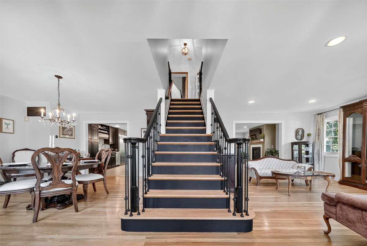 Chandelier, Dining room, Interior, Recessed Lighting, Wood Texture Flooring