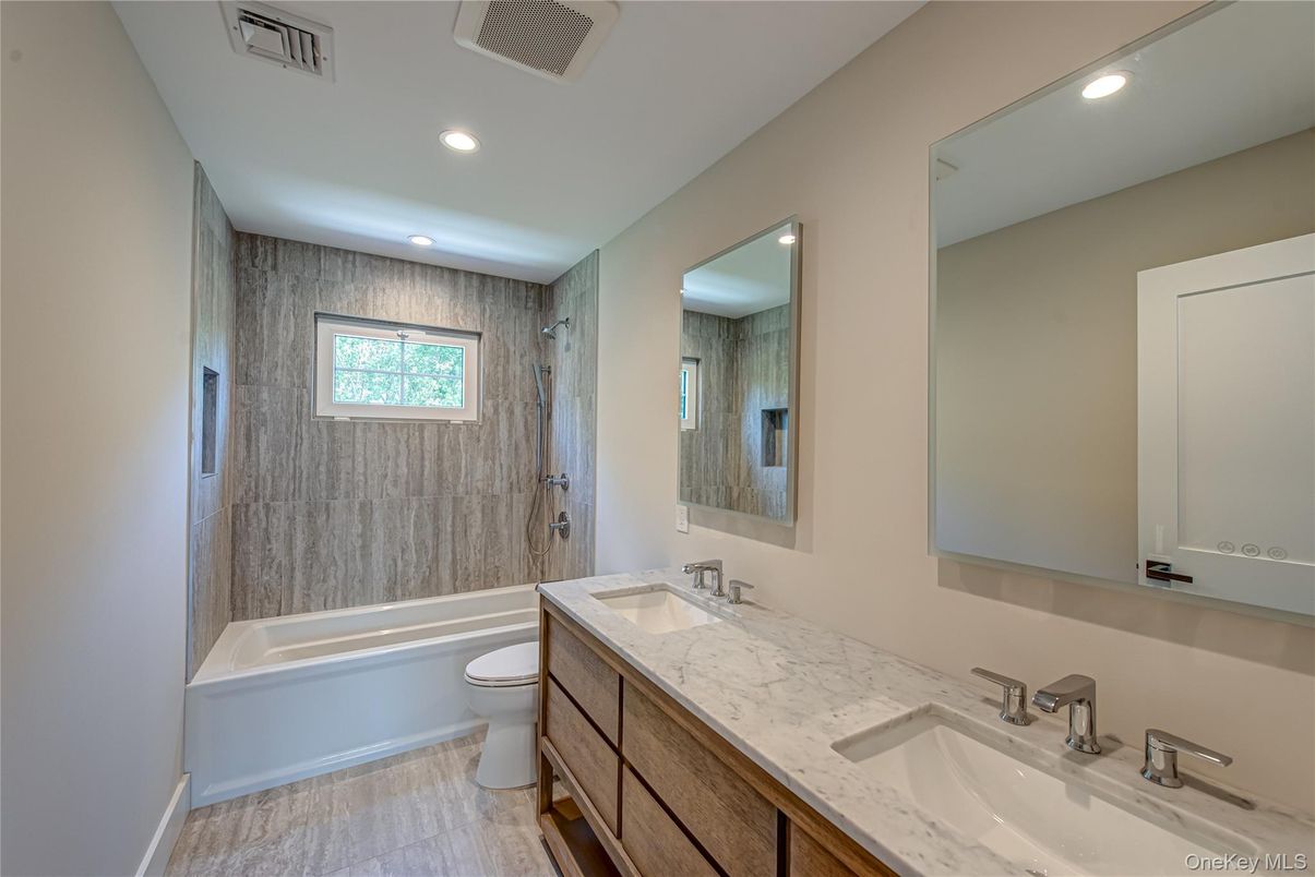 Bathroom, Dual Sink Vanities, Interior, Recessed Lighting