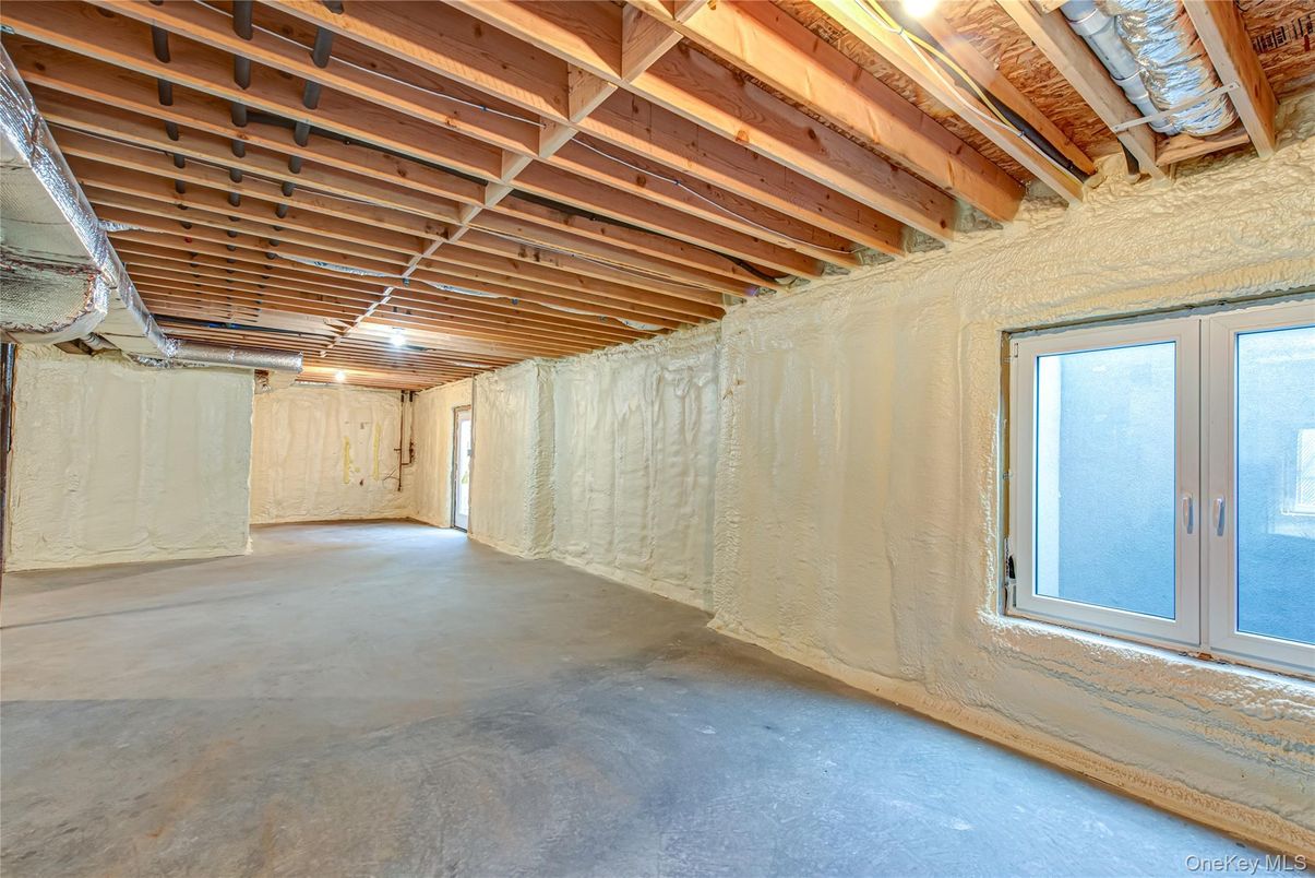 Empty room, Interior, Wooden Beams