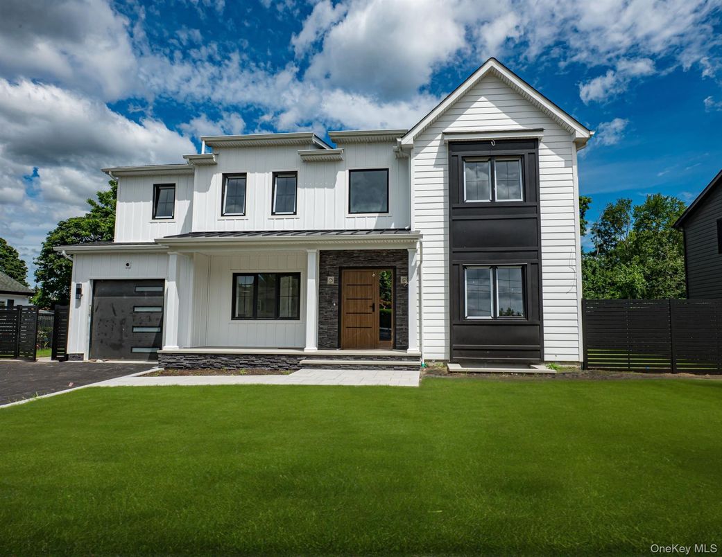 Attached, Exterior, Facade, Farmhouse