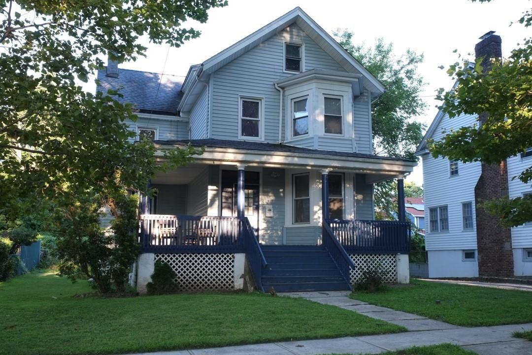 Exterior, Facade, Queen Anne Victorian